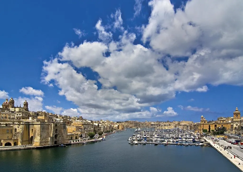 Blue Waters 3 Bedroom Apartments In Sliema, Just Off The Seafront 0*, Sliema